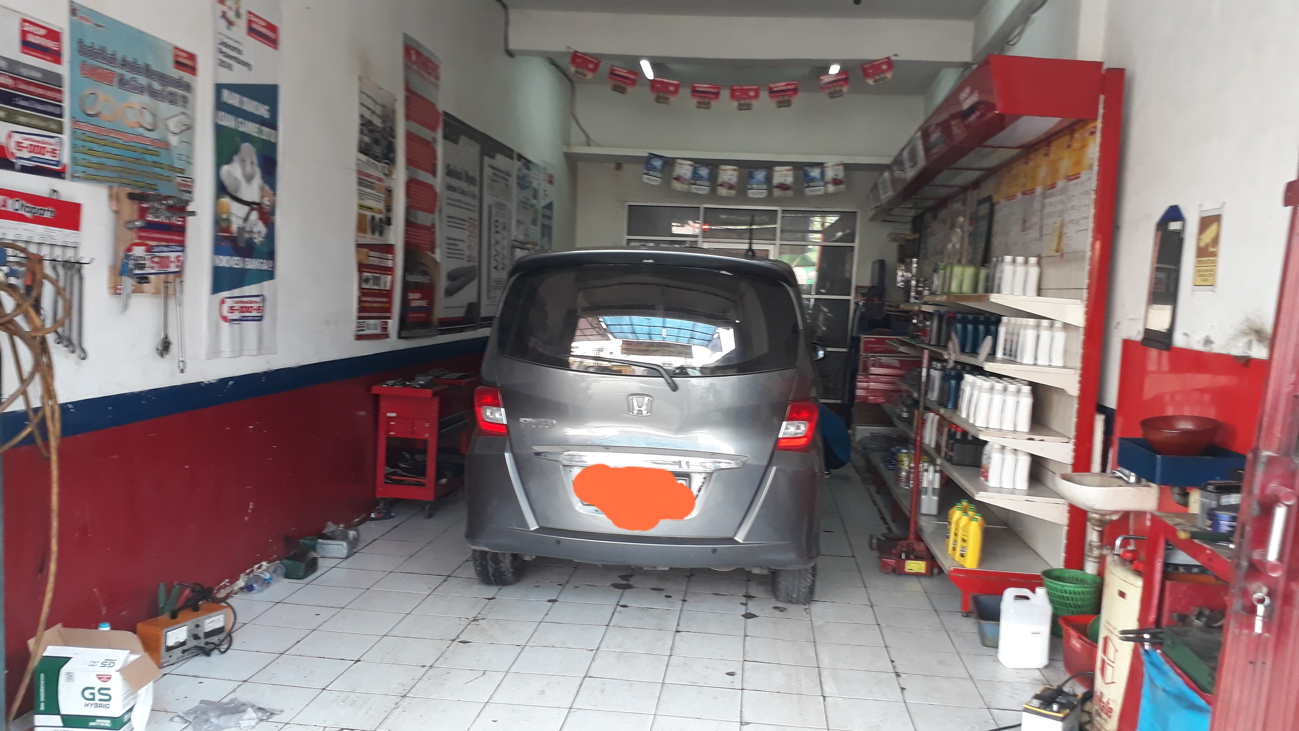 Shop & Drive di Lippo Cikarang untuk Perawatan Ringan Kendaraan Anda