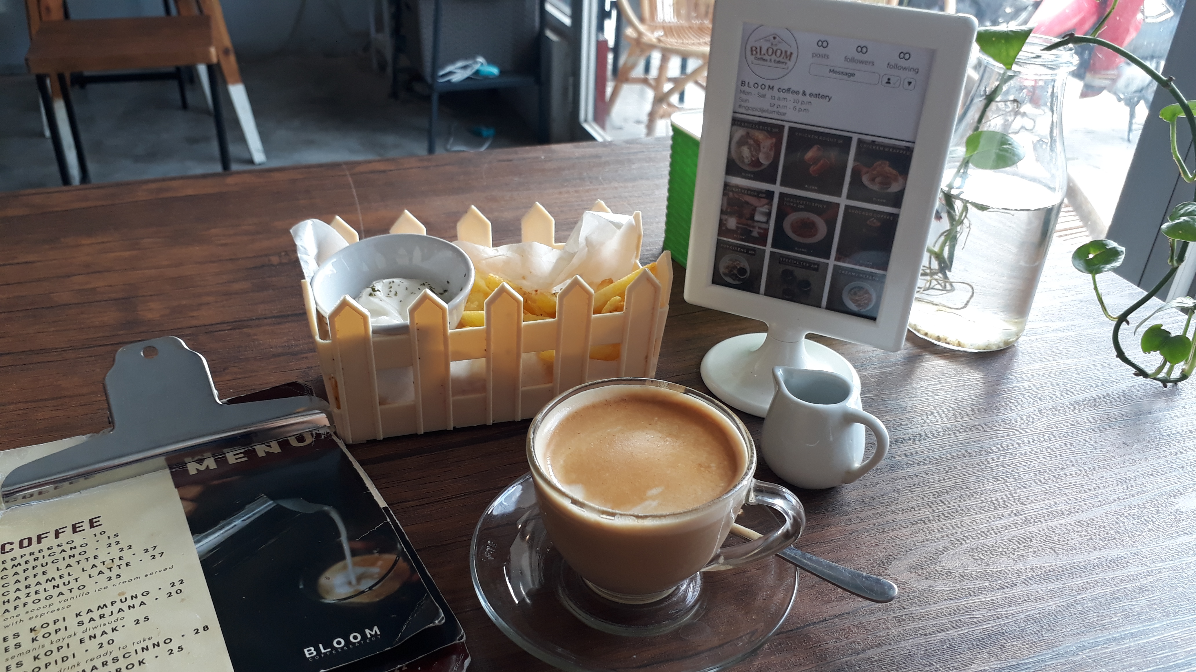 Tempat Nongkrong Enak di Jelambar Jakarta Barat Bloom Coffee & Eatery