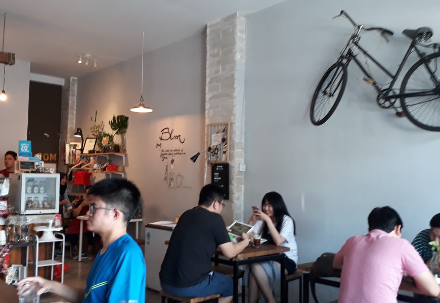 Tempat Nongkrong Enak di Jelambar Jakarta Barat Bloom Coffee & Eatery