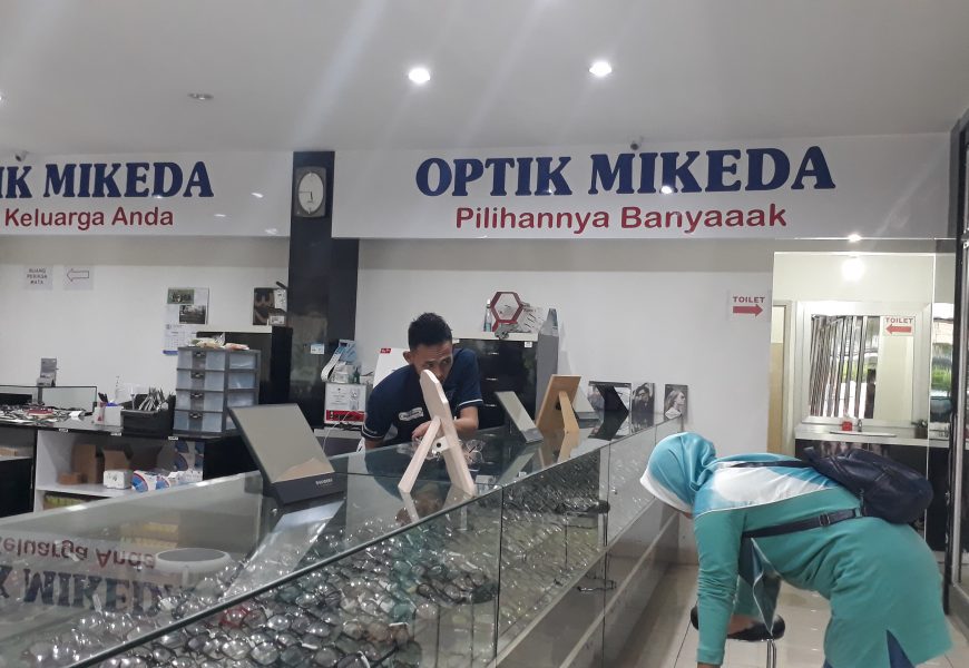 Model Kacamata Terbaru Untuk Pria dan Wanita di Optik Mikeda Cikarang