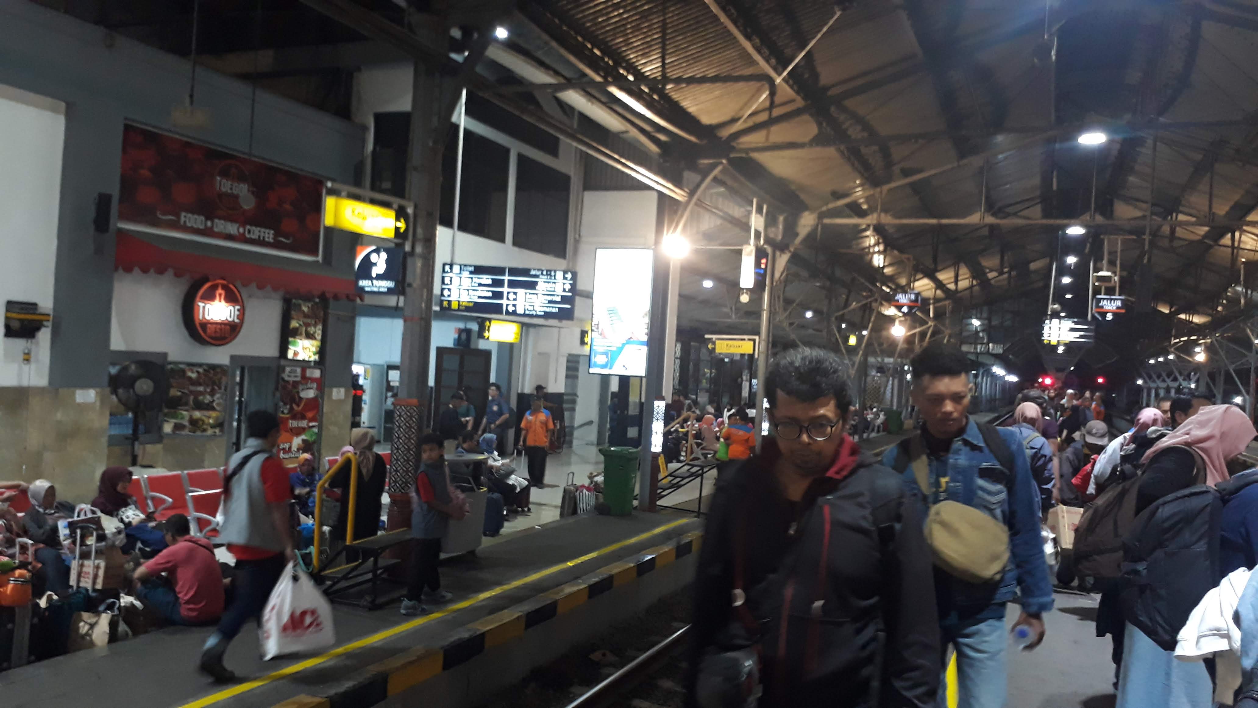 Stasiun Tugu Yogyakarta Yang Bersejarah Kini Kian Bersih Dan Nyaman