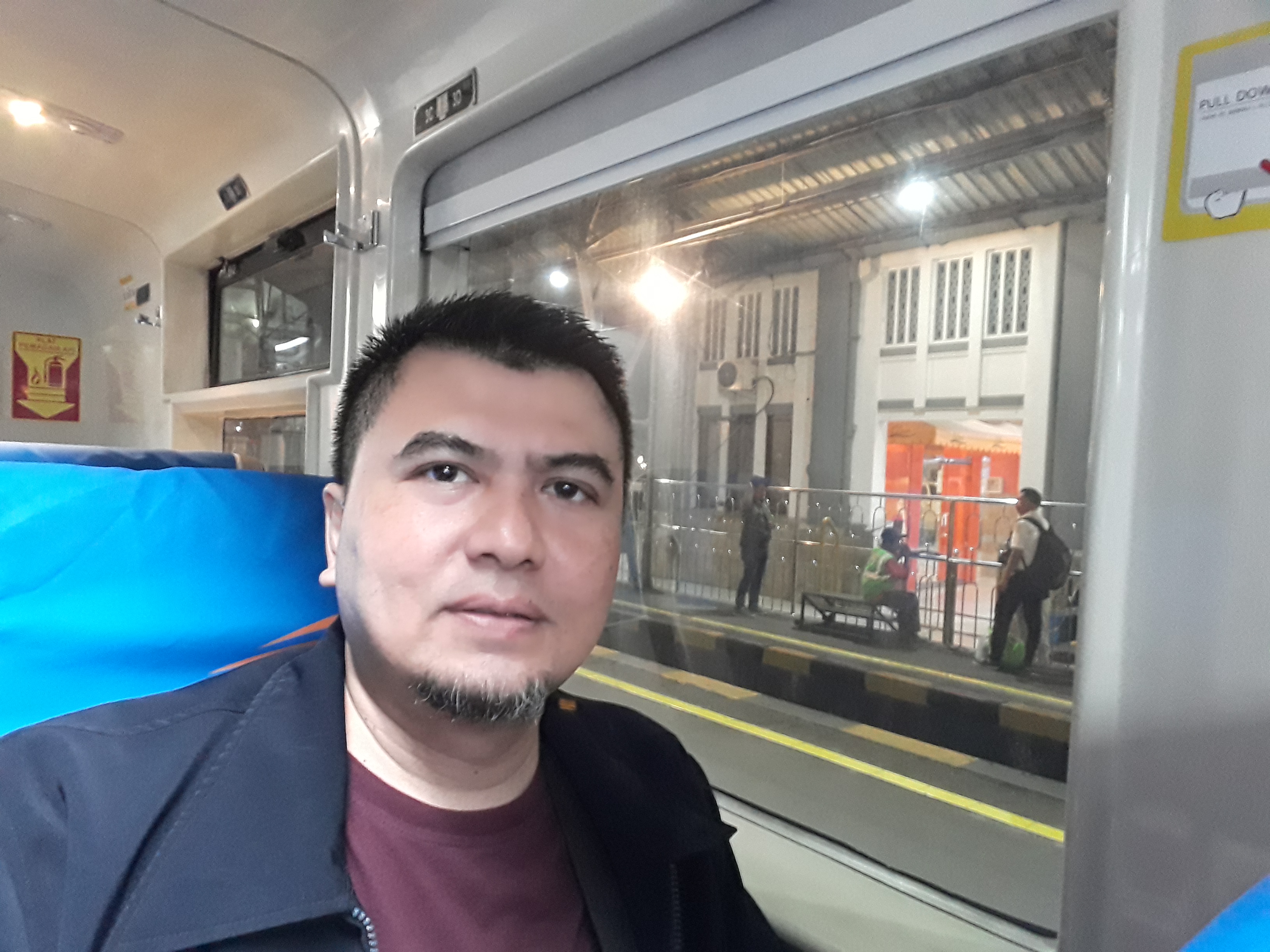 Kereta Api Jayakarta Premium Jurusan Gubeng Sampai Stasiun Kota