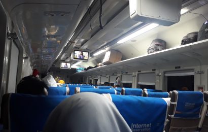 Kereta Api Jayakarta Premium Jurusan Gubeng Sampai Stasiun Kota