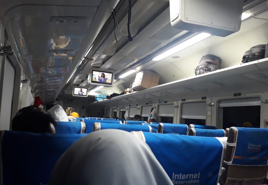 Kereta Api Jayakarta Premium Jurusan Gubeng Sampai Stasiun Kota