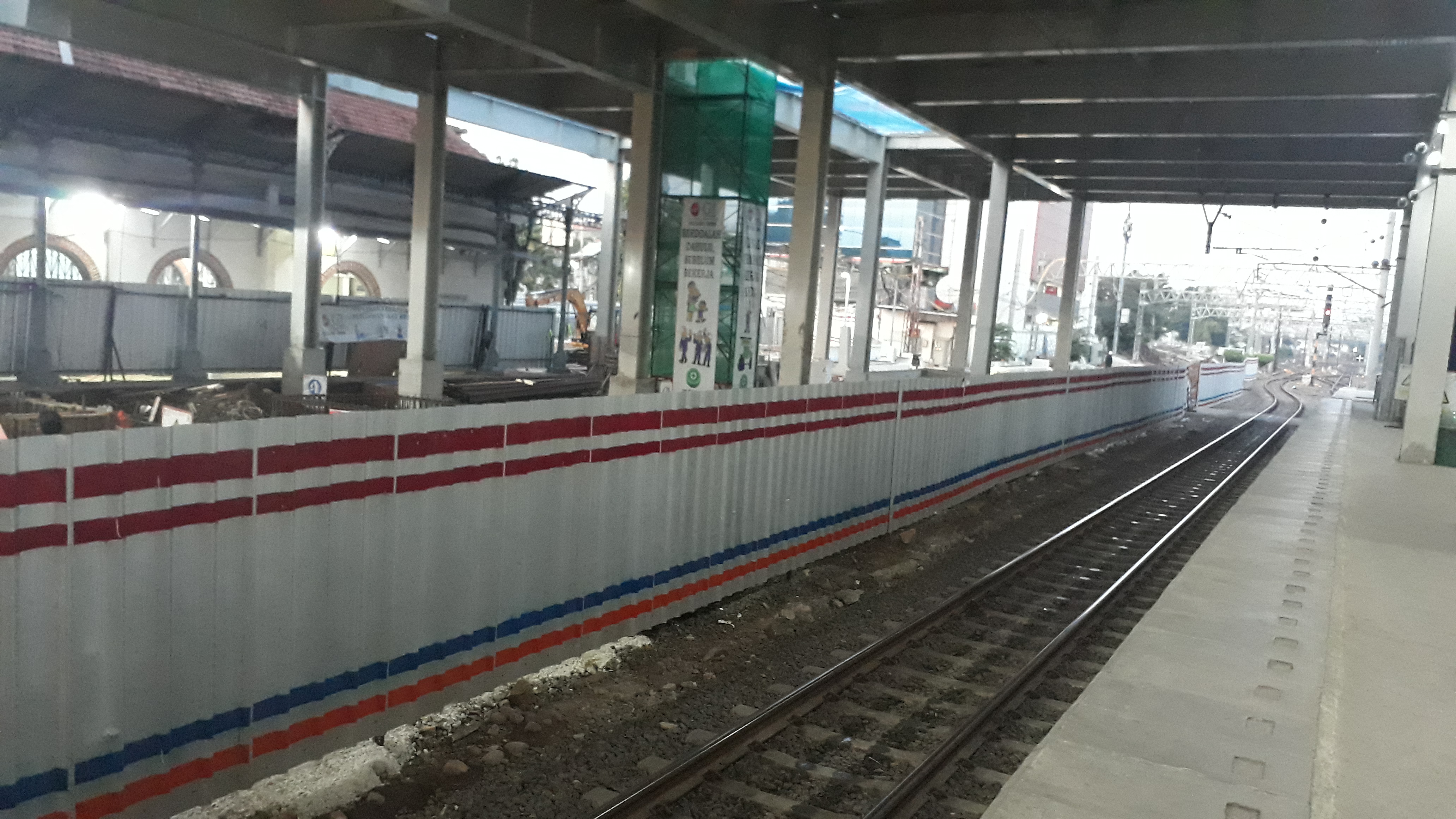 Renovasi Stasiun Jatinegara di lajur 1 dan 2 Sementara Tidak Dapat Dilalui
