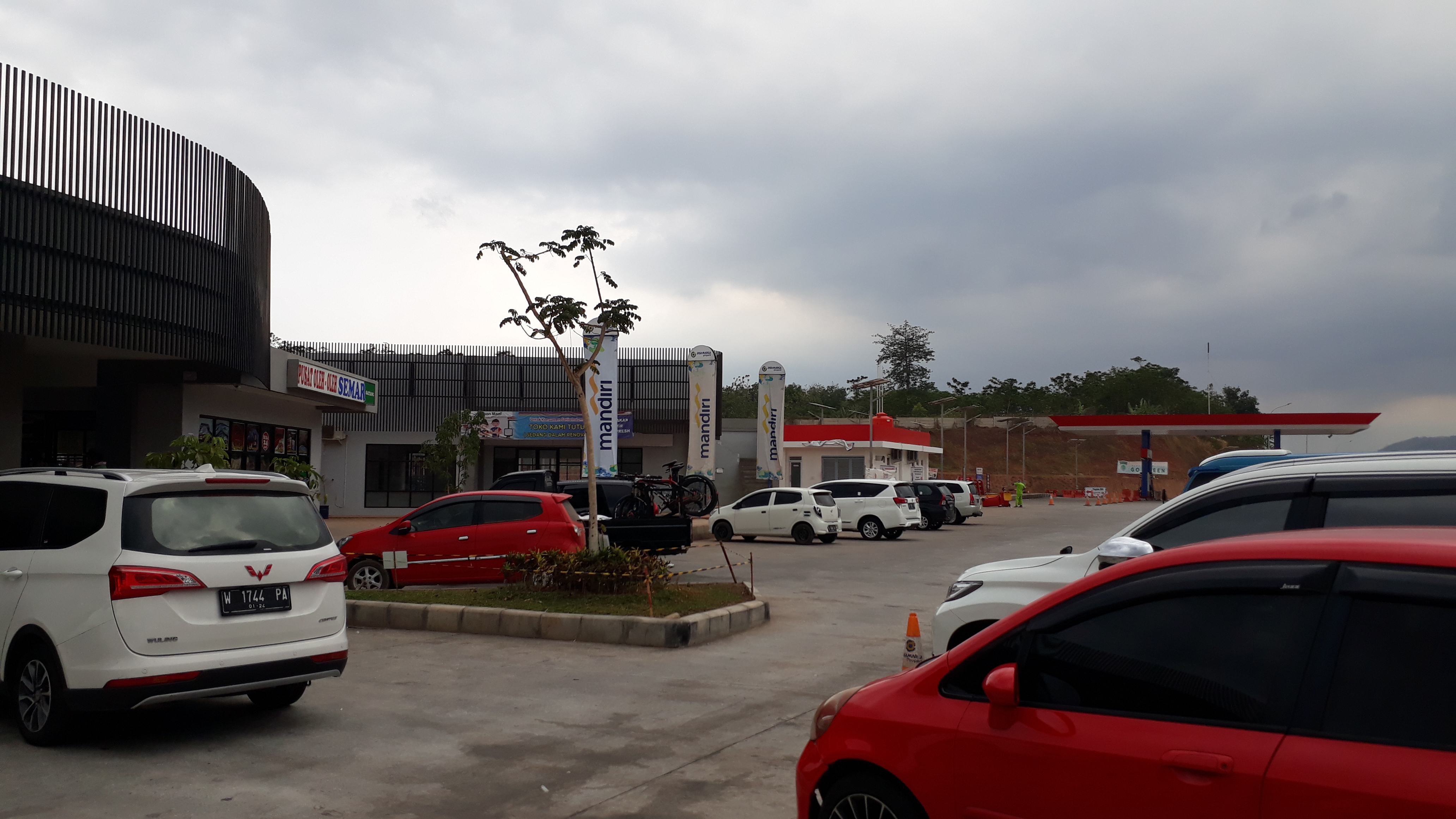 Pintu Tol Kandeman Batang Solusi Alternatif BBM Tol Pemalang-Semarang