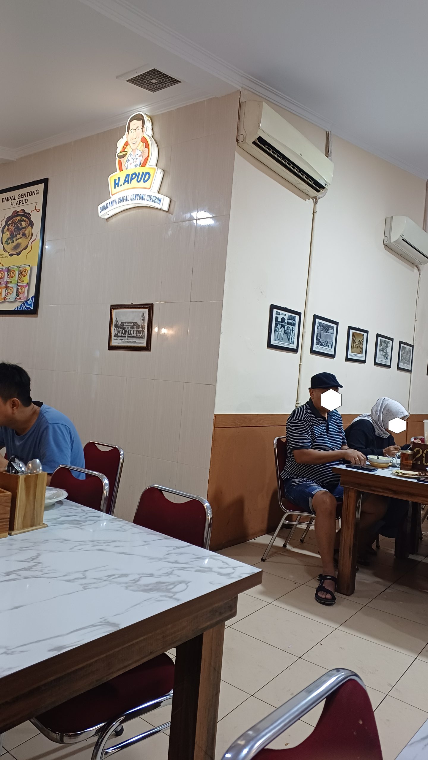 Ruang Makan Ber AC Empal Gentong Cirebon